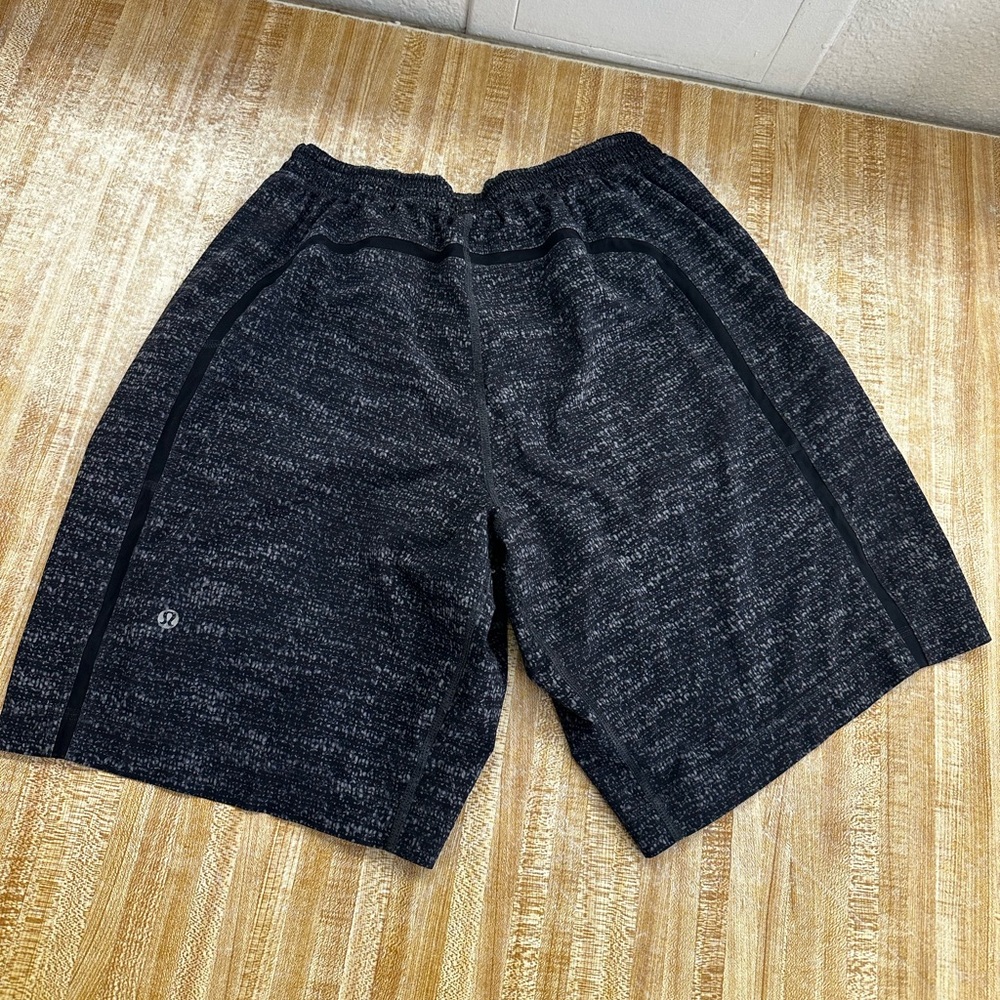 Medium 9" Lululemon Pacebreaker Shorts, Mix Match Asphalt Grey Black